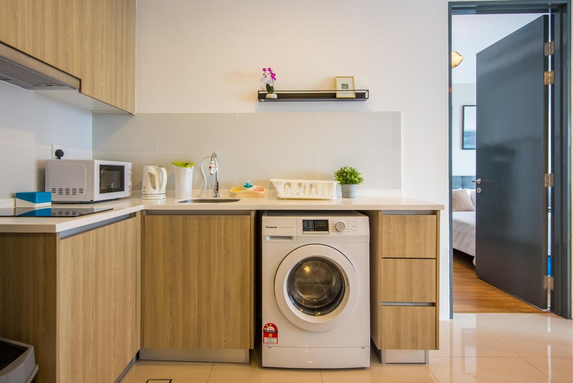 ❈ Tropicana 218 By Alv Suites ❈ George Town Room photo
