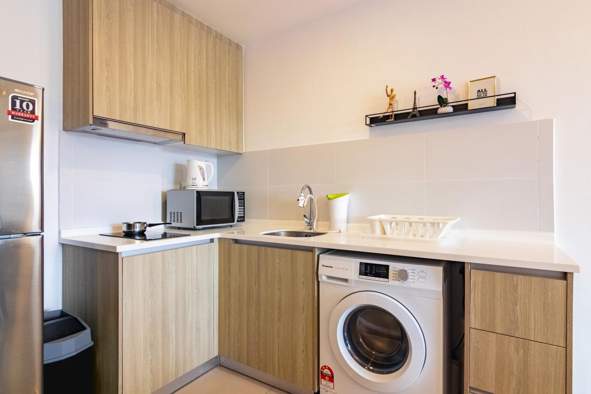 ❈ Tropicana 218 By Alv Suites ❈ George Town Room photo